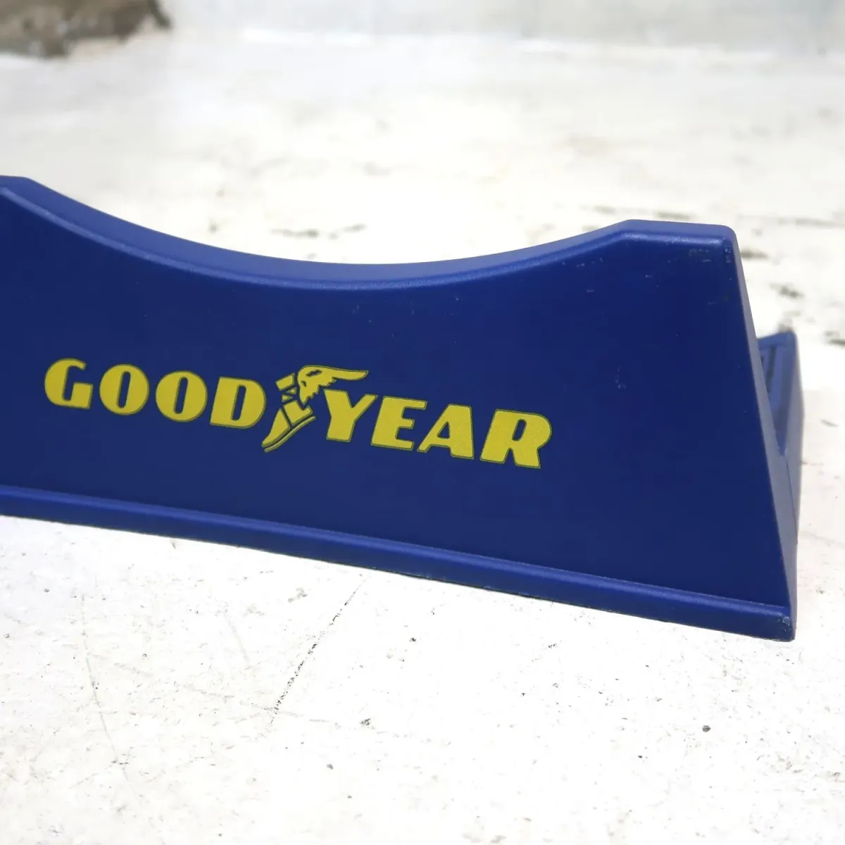 GOOD YEAR タイヤディスプレイラック
