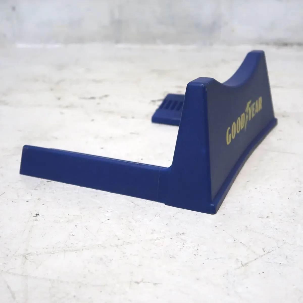 GOOD YEAR タイヤディスプレイラック