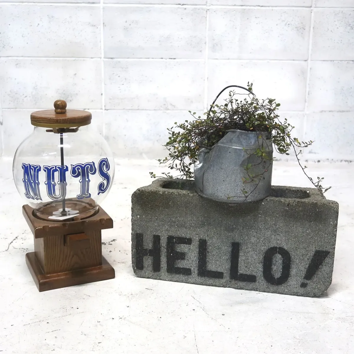 CAROUSEL INDUSTRIES, INC. ビンテージ ナッツマシン