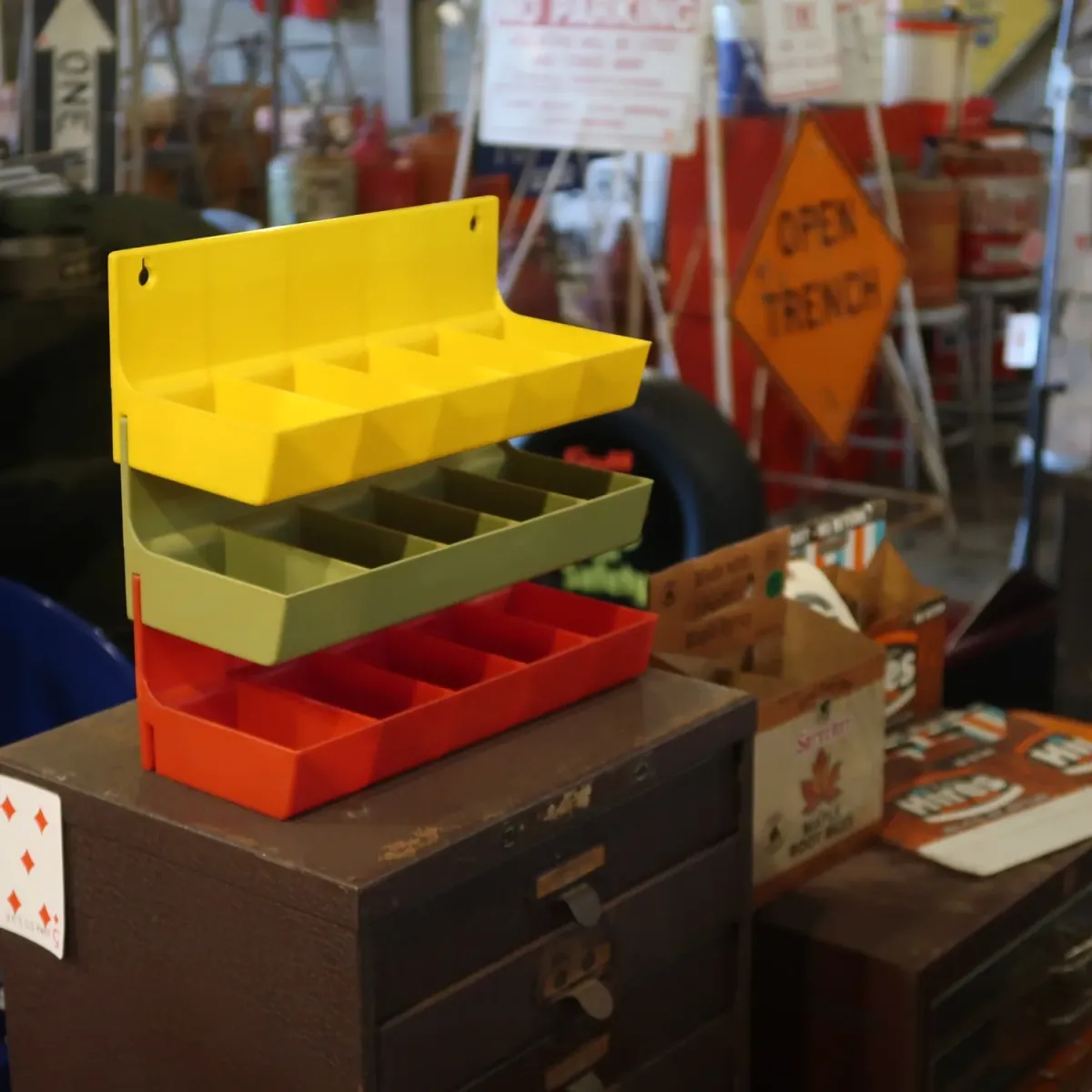 UNIPLASTIC社 ビンテージ ウォールラック