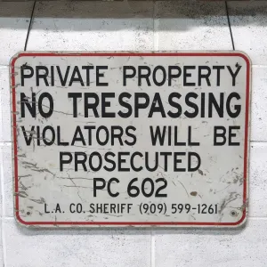 NO TRESPASSING ビンテージ メタルサイン
