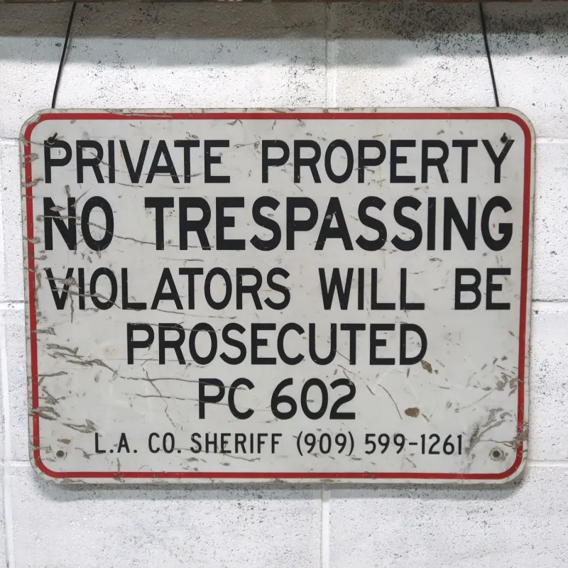 NO TRESPASSING ビンテージ メタルサイン
