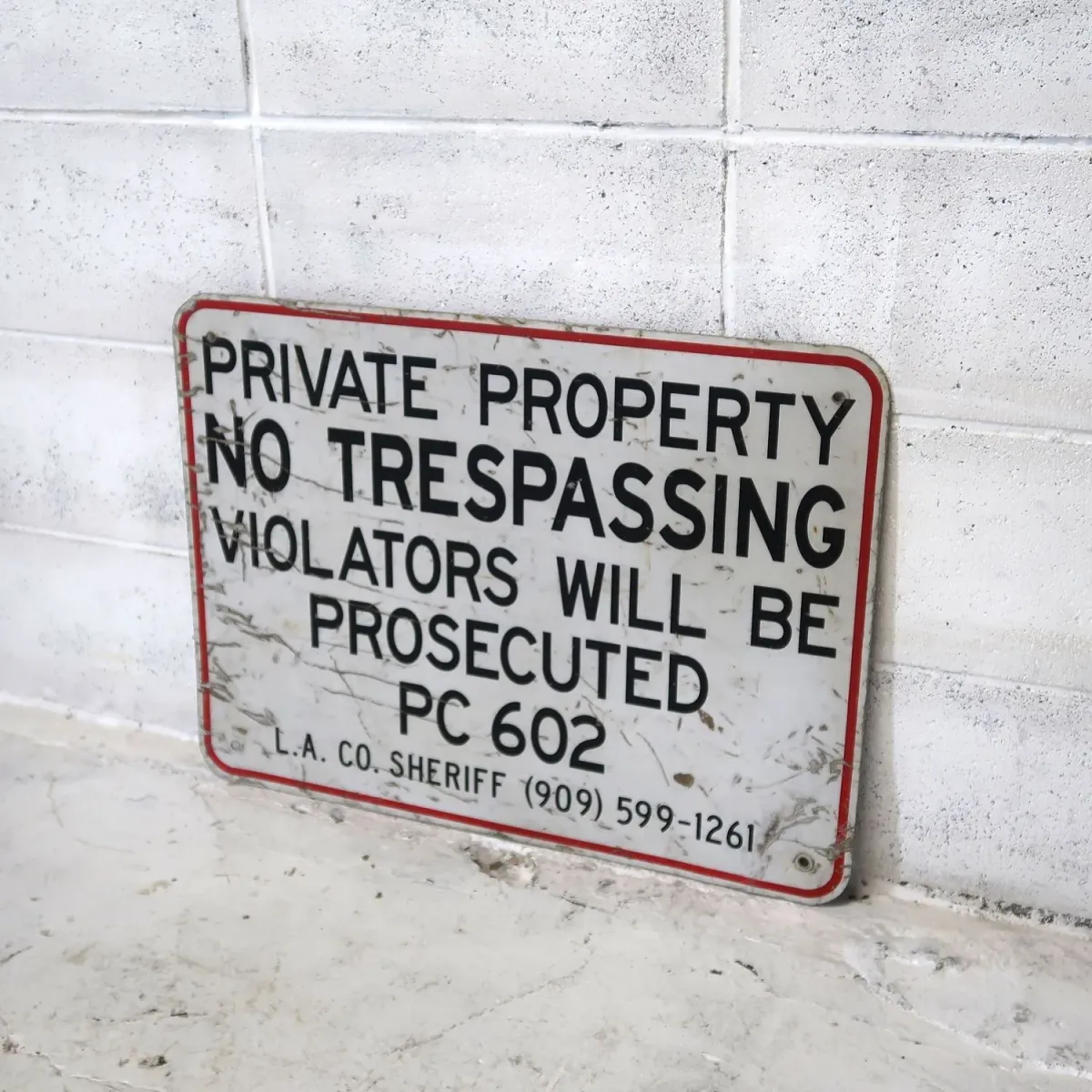 NO TRESPASSING ビンテージ メタルサイン