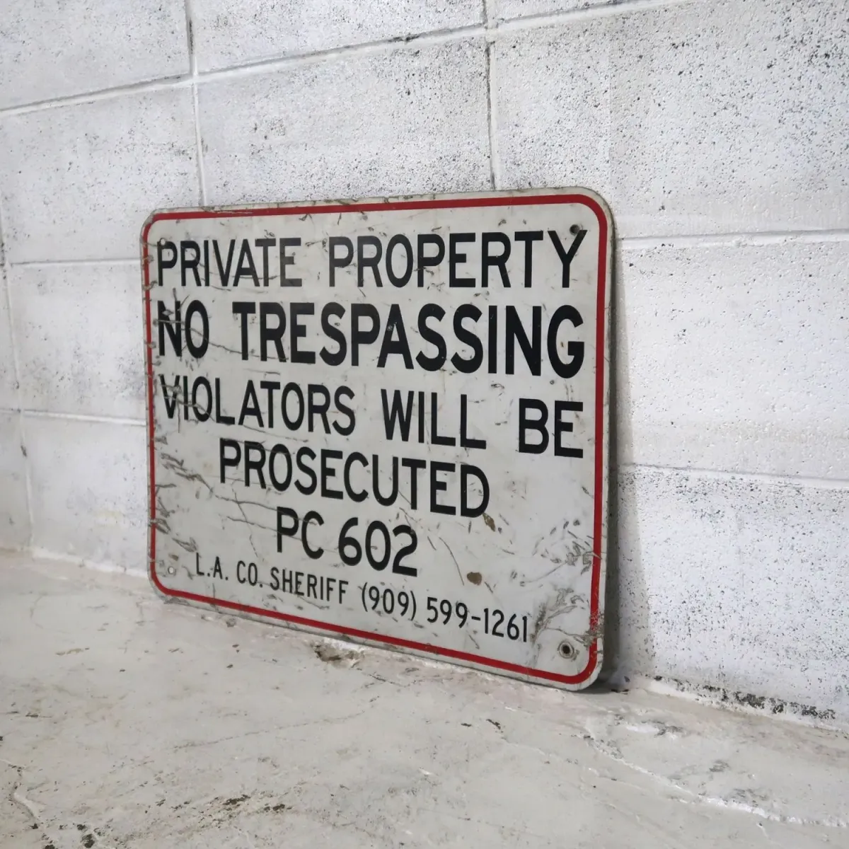 NO TRESPASSING ビンテージ メタルサイン