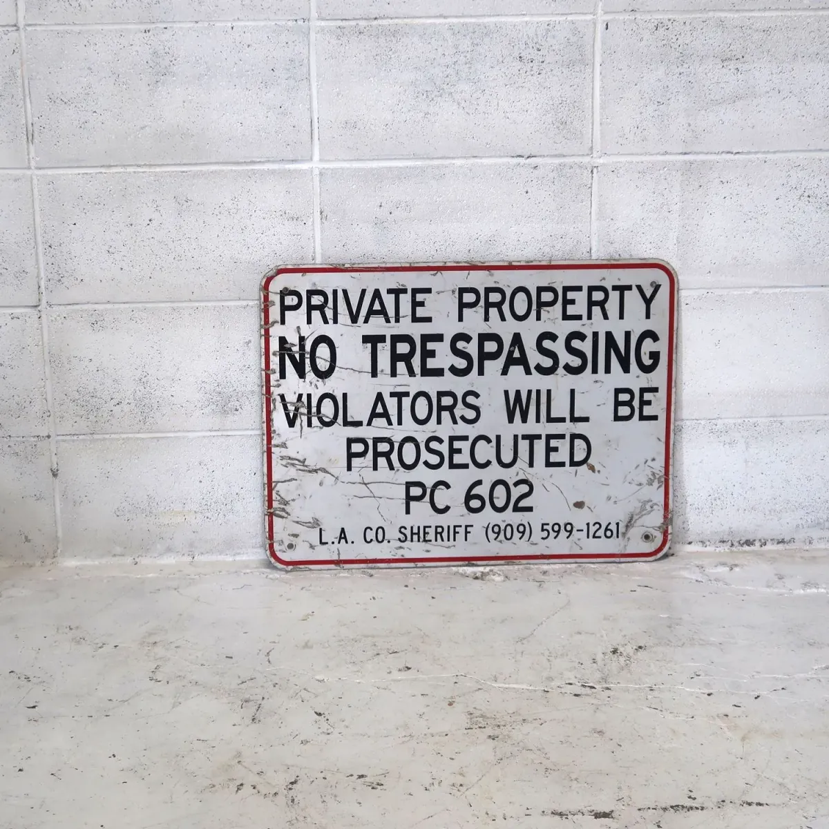 NO TRESPASSING ビンテージ メタルサイン