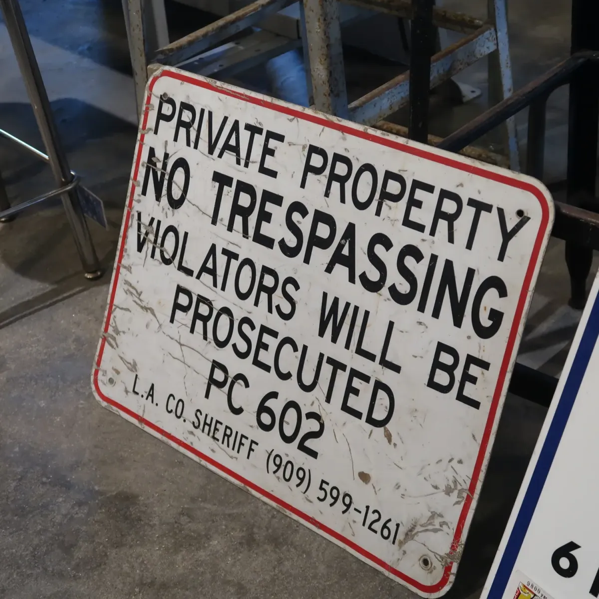 NO TRESPASSING ビンテージ メタルサイン