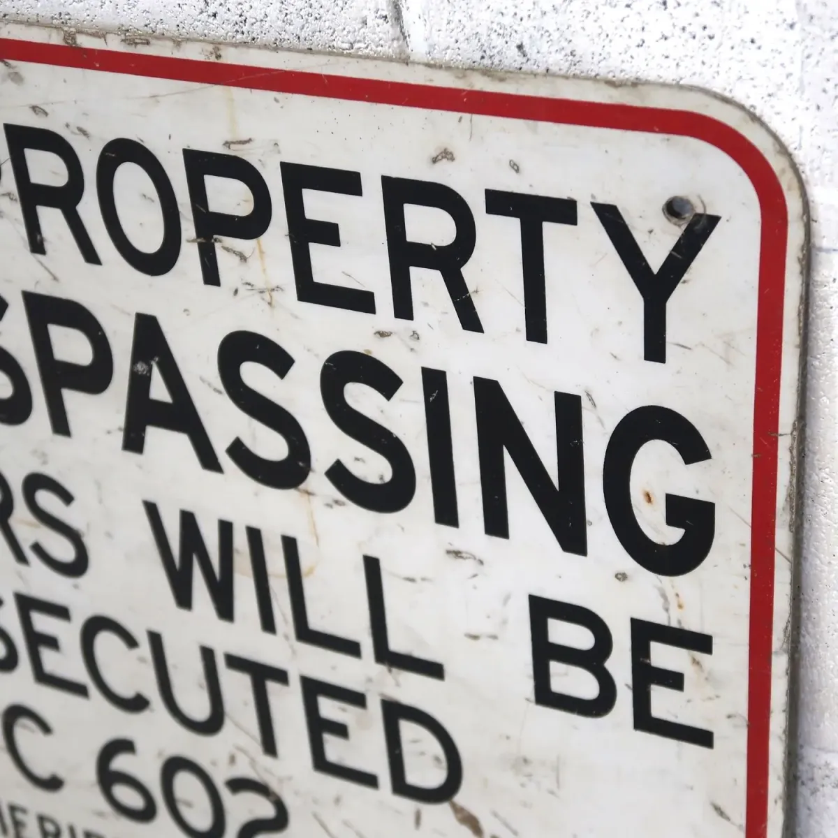 NO TRESPASSING ビンテージ メタルサイン