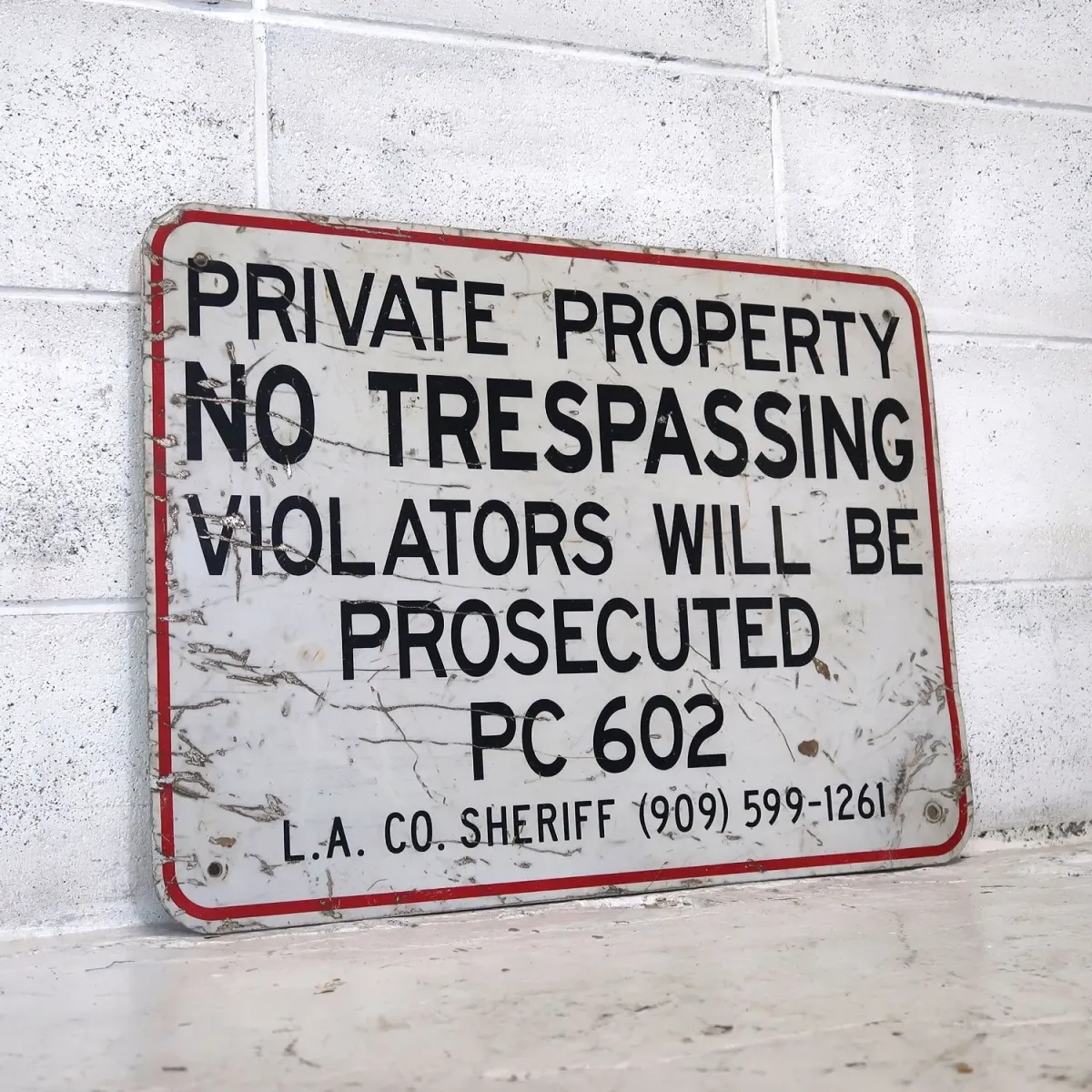 NO TRESPASSING ビンテージ メタルサイン