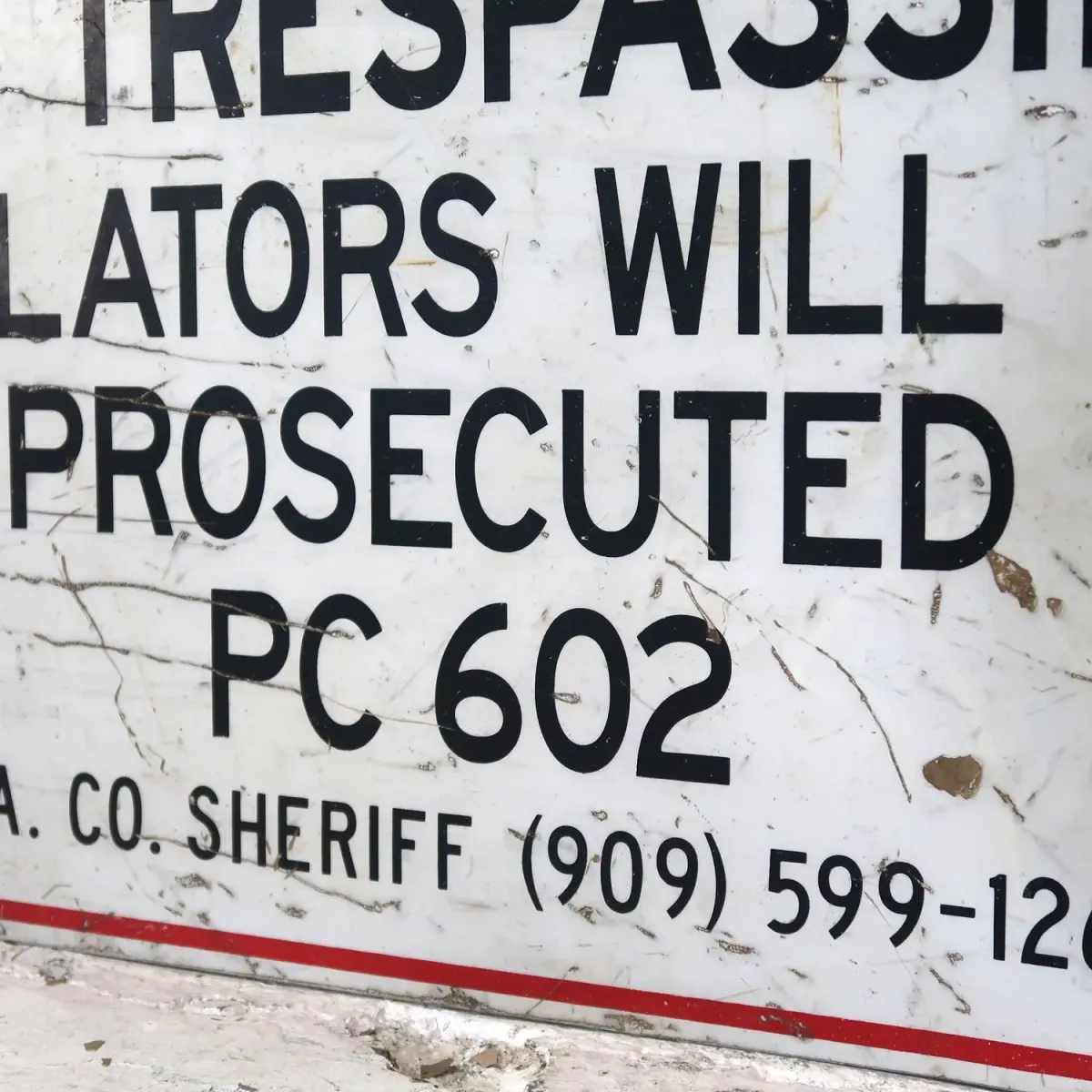 NO TRESPASSING ビンテージ メタルサイン