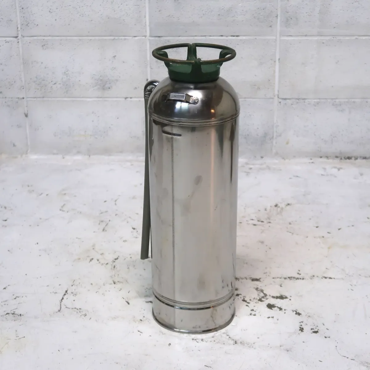 ビンテージ 消火器 クロムメッキ