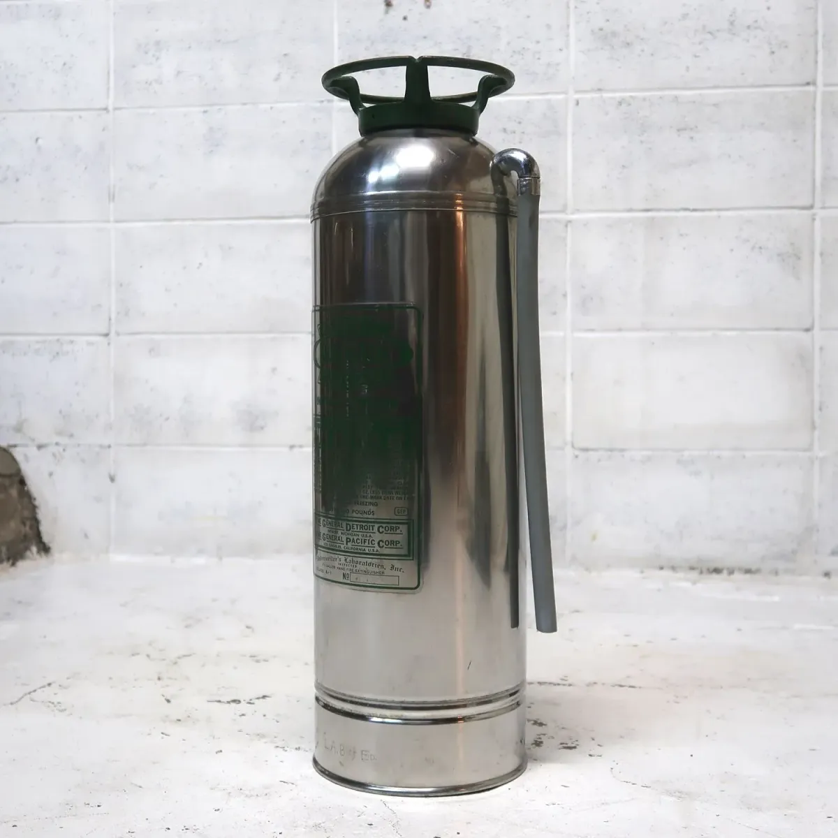 ビンテージ 消火器 クロムメッキ