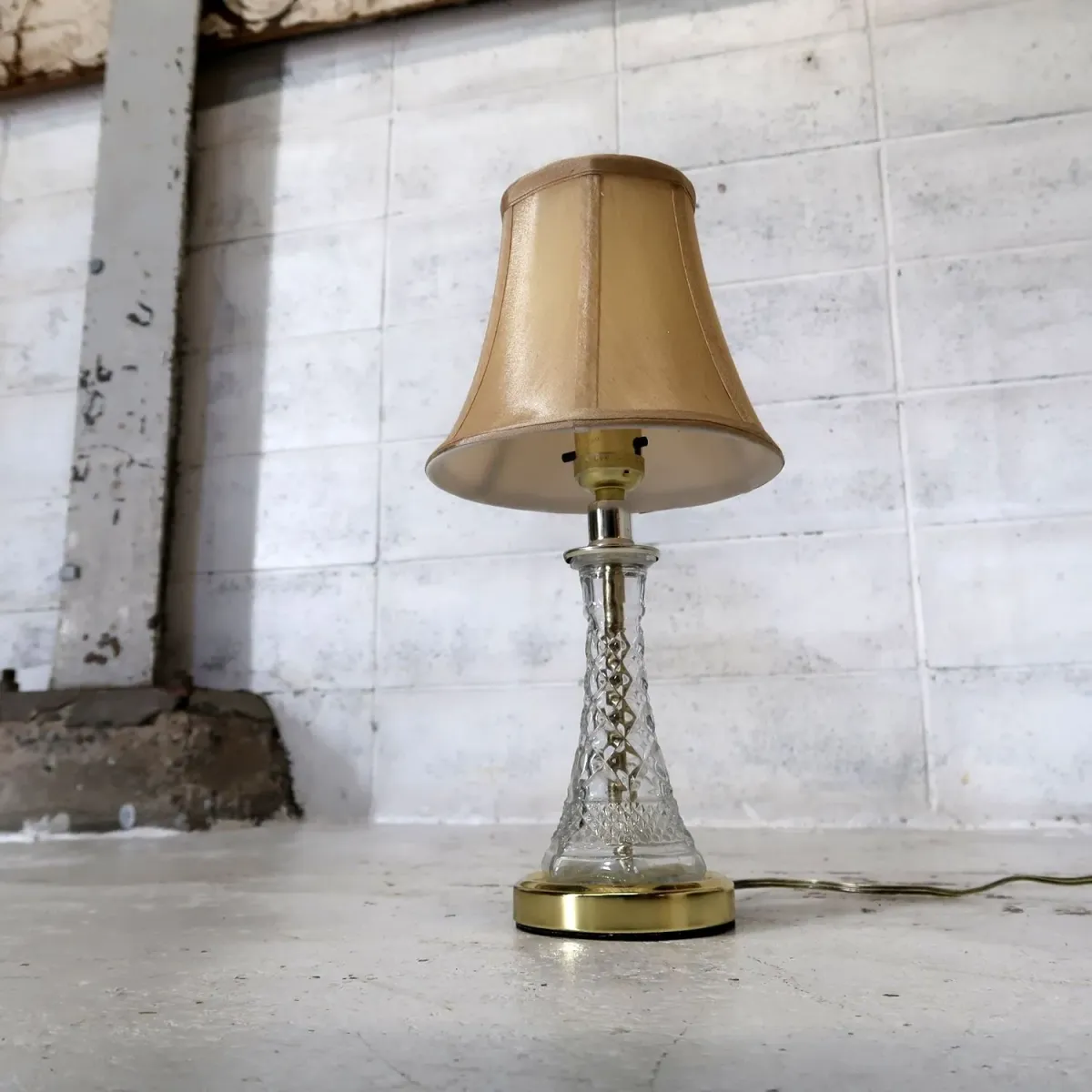 アンティーク ガラスベース テーブルランプ
