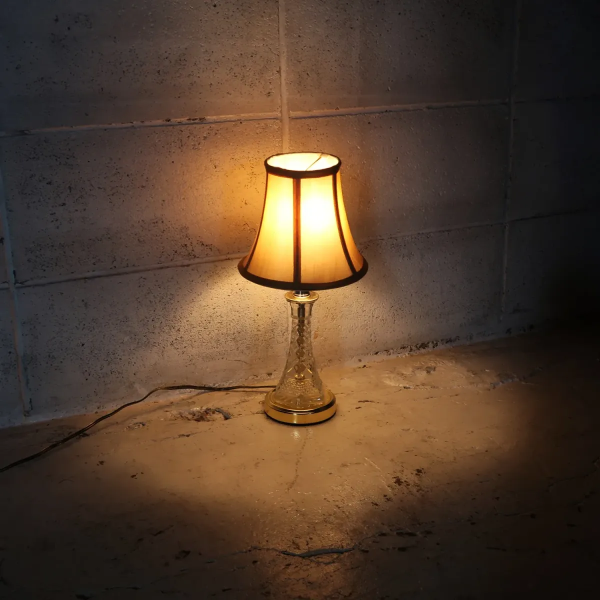 アンティーク ガラスベース テーブルランプ