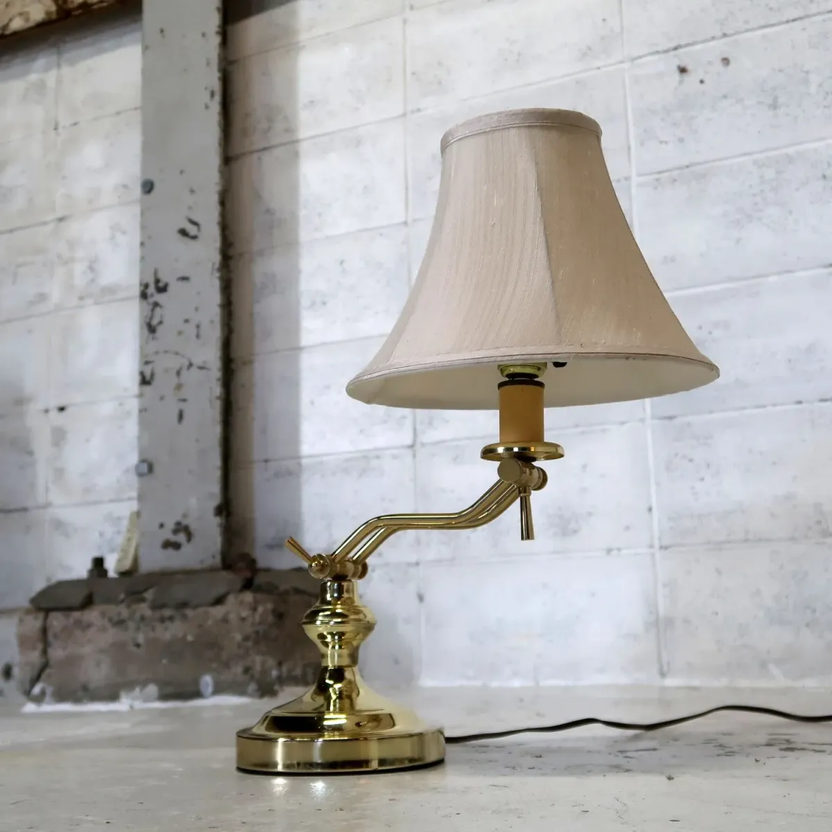 ゴールドメタル テーブルランプ