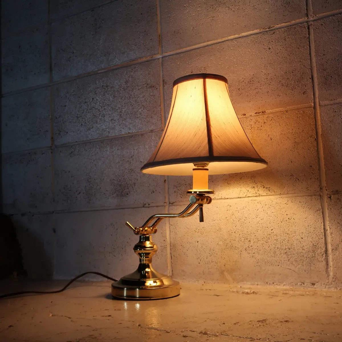 ゴールドメタル テーブルランプ