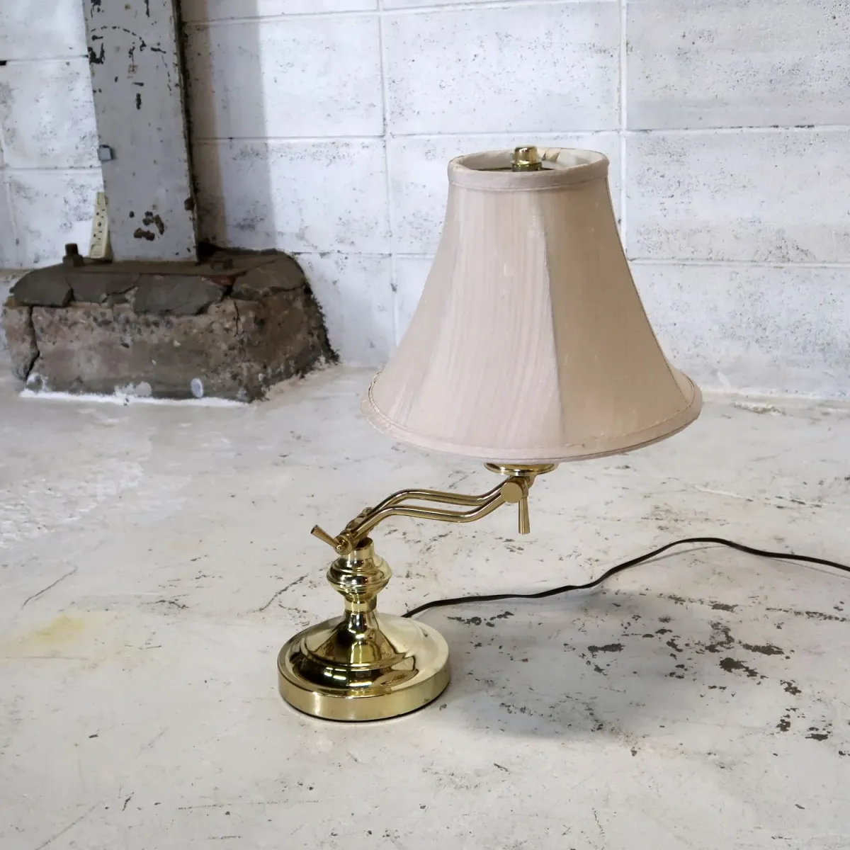 ゴールドメタル テーブルランプ