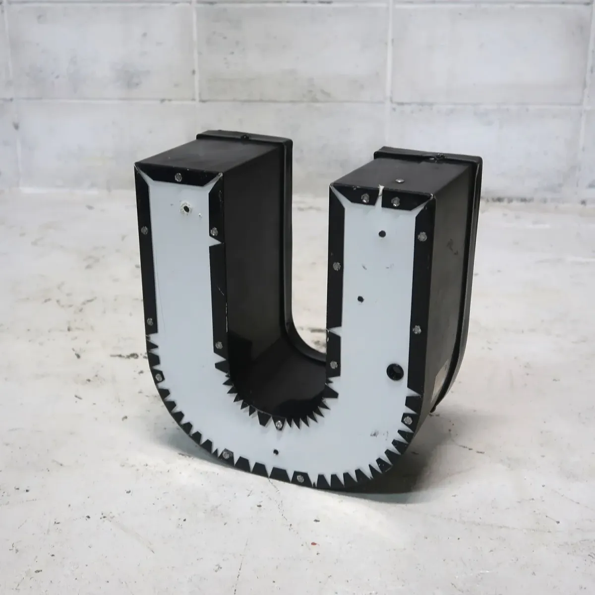 ビンテージ レターサイン U