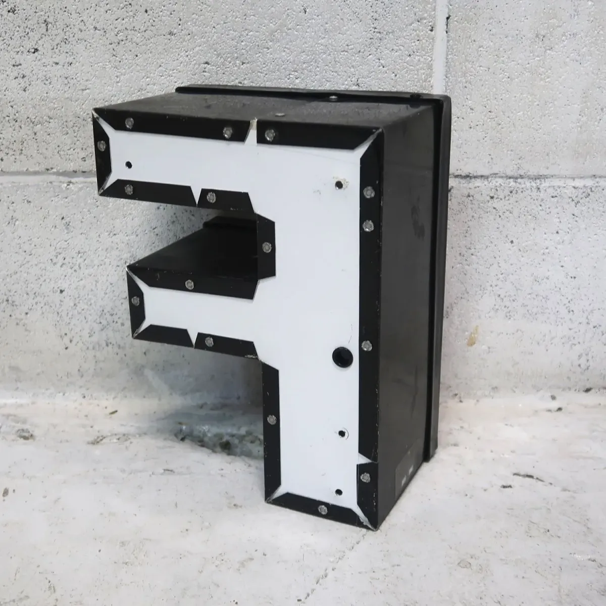 ビンテージ レターサイン F