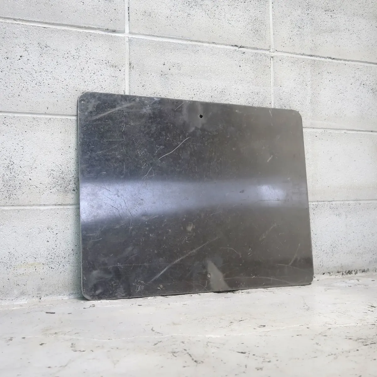 548 メタルサイン