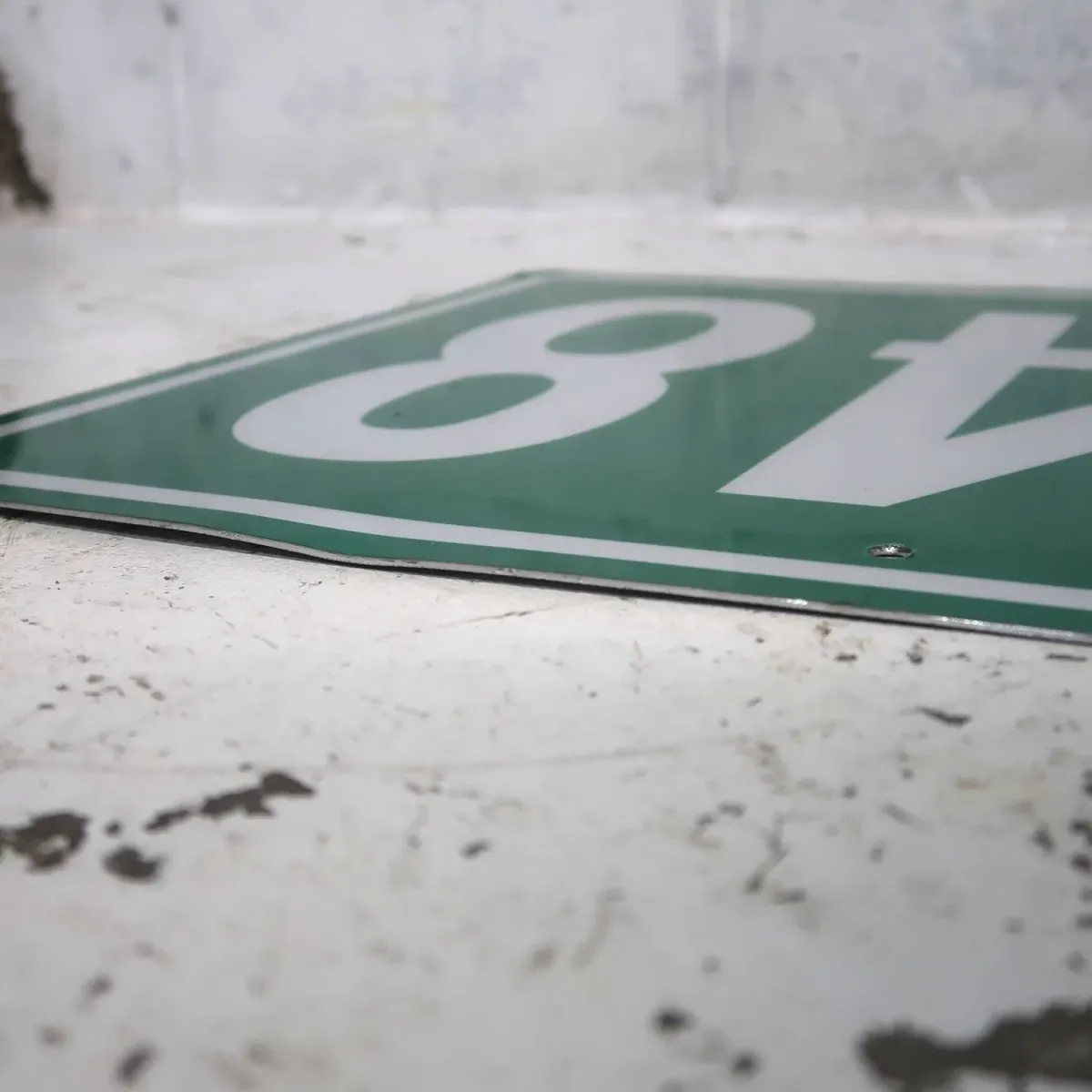 548 メタルサイン