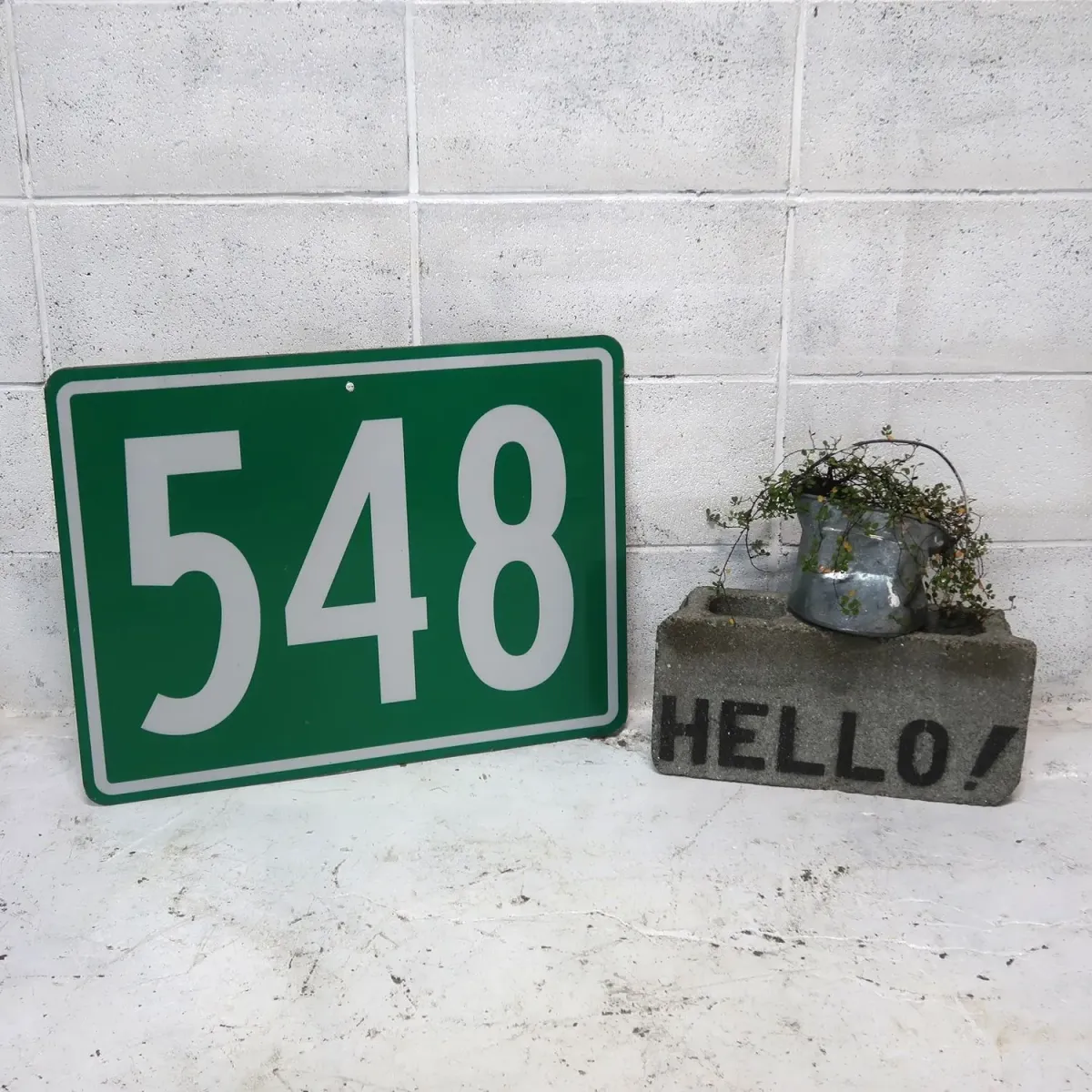 548 メタルサイン