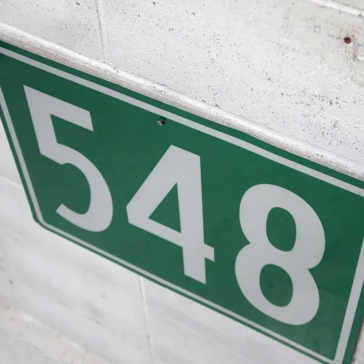 548 メタルサイン