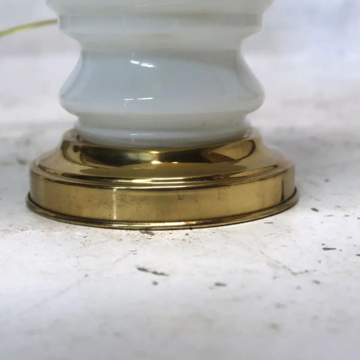 アンティーク ミルクガラス ホブネイルランプ