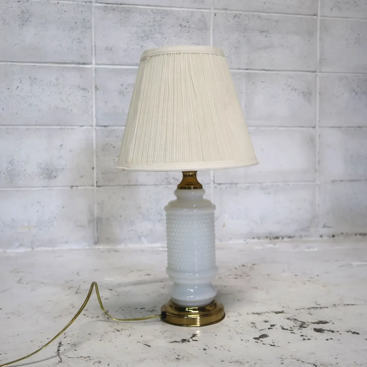 アンティーク ミルクガラス ホブネイルランプ