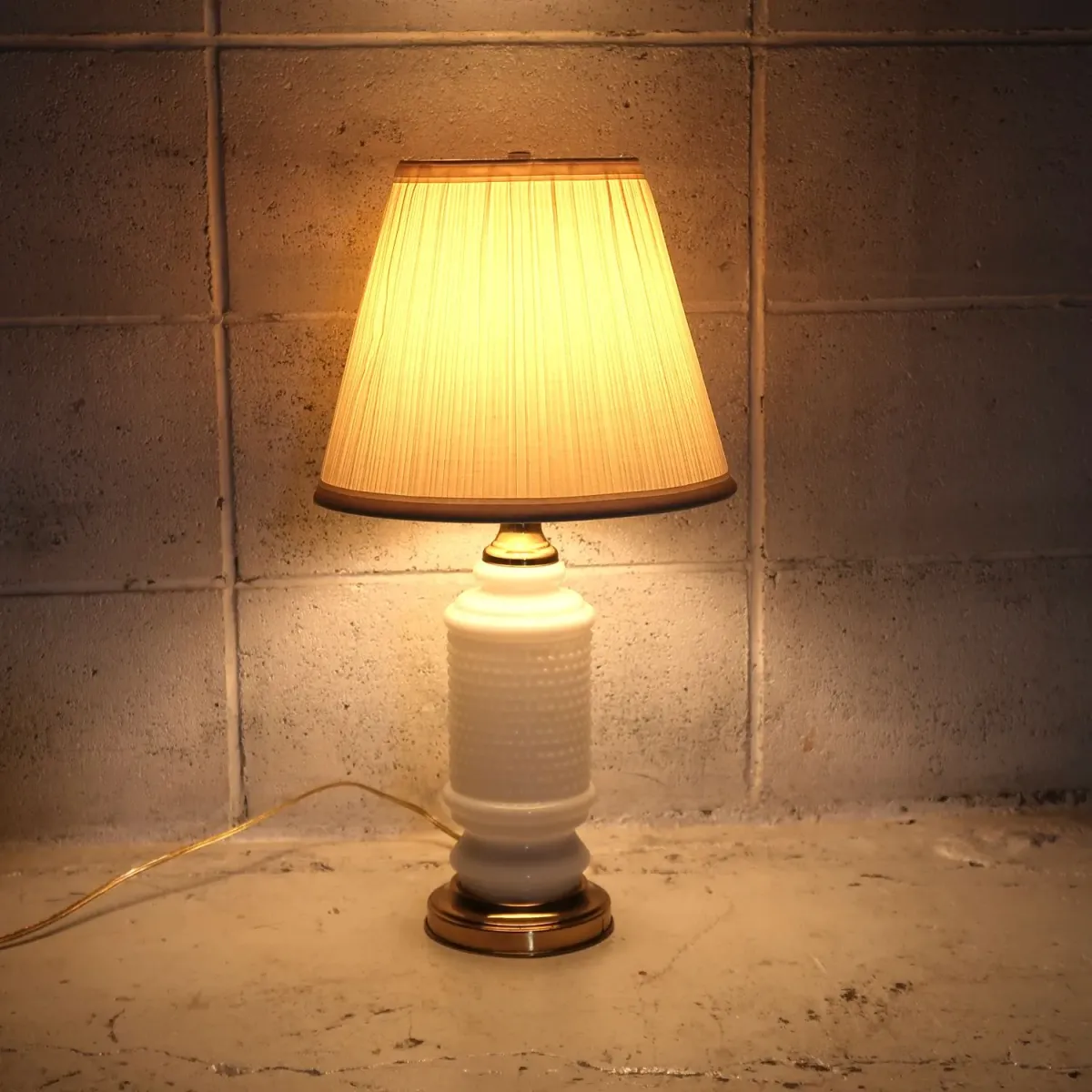 アンティーク ミルクガラス ホブネイルランプ