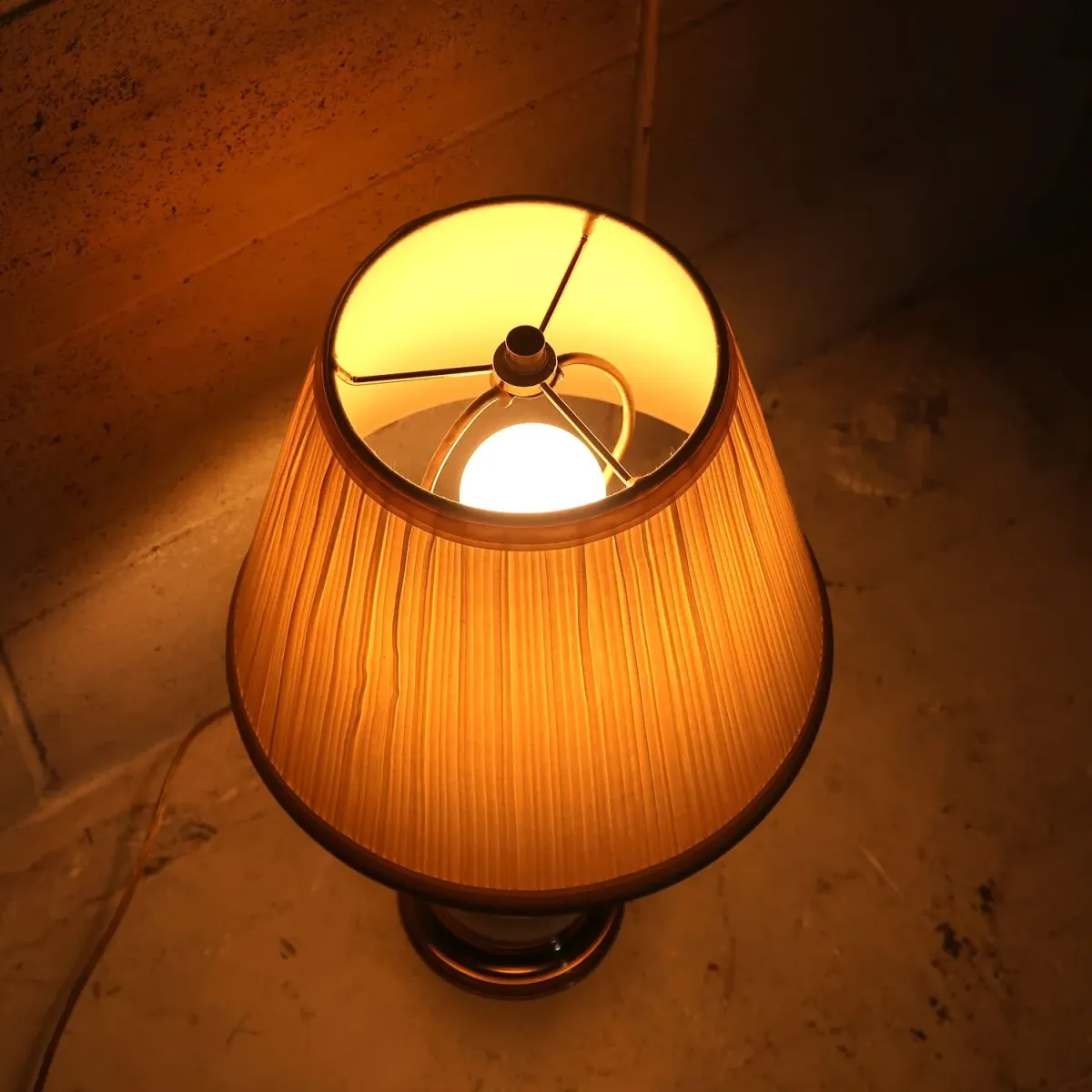 アンティーク ミルクガラス ホブネイルランプ