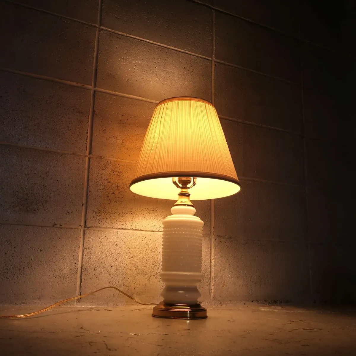 アンティーク ミルクガラス ホブネイルランプ