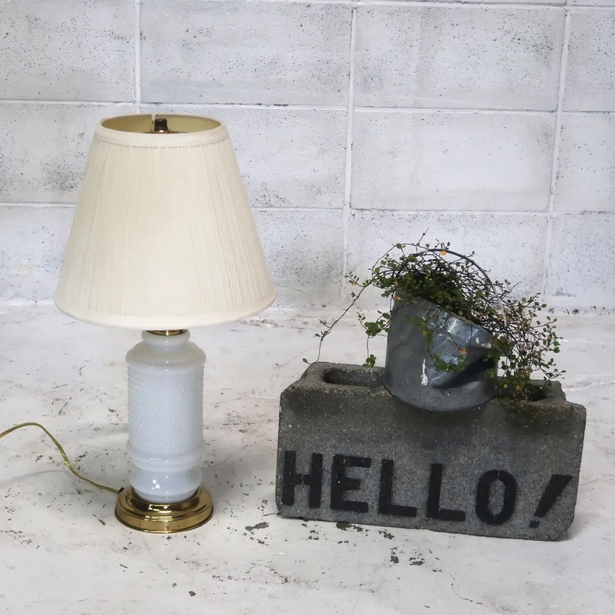 アンティーク ミルクガラス ホブネイルランプ