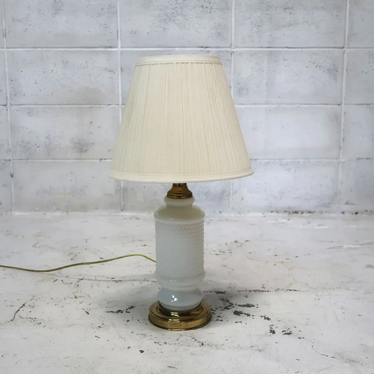 アンティーク ミルクガラス ホブネイルランプ