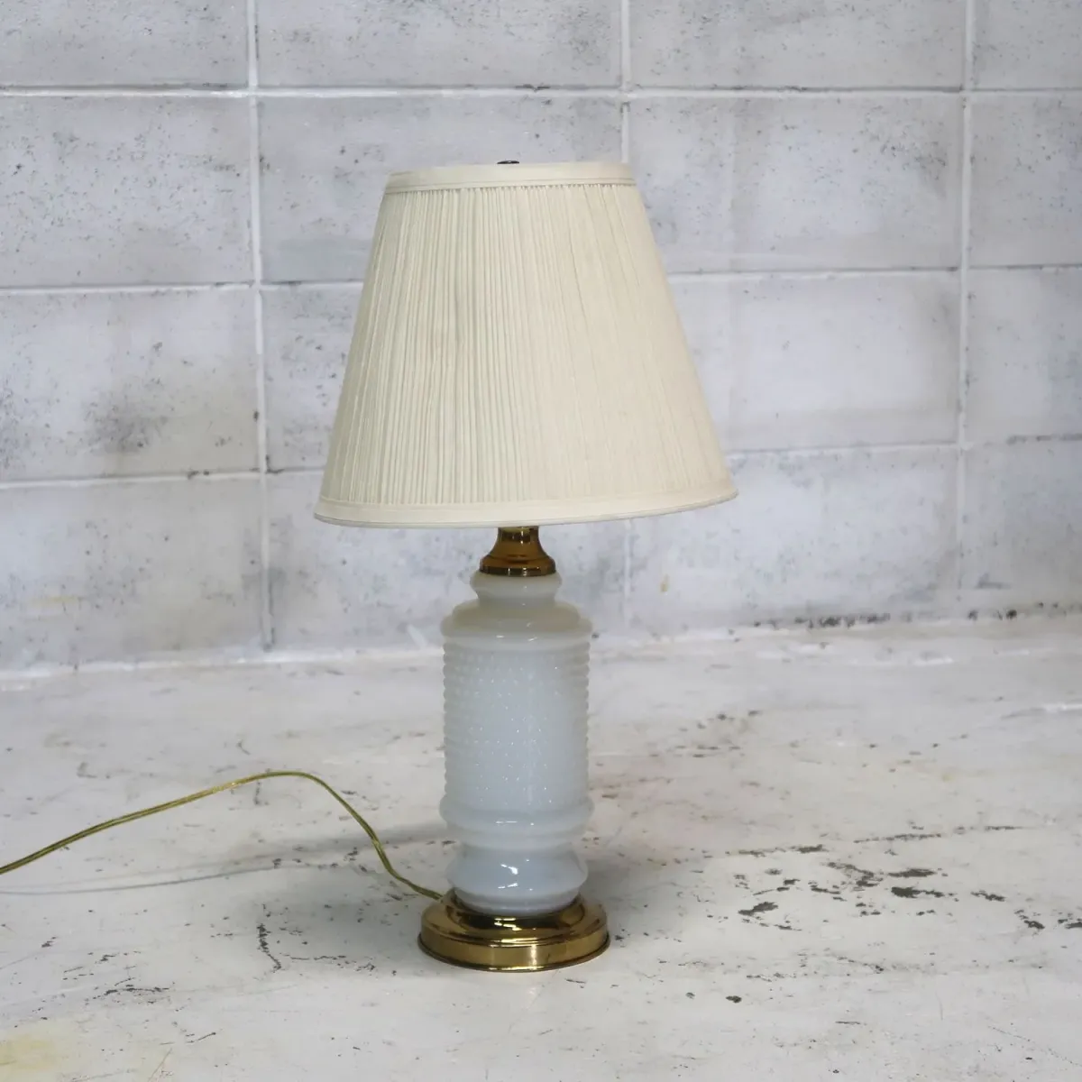 アンティーク ミルクガラス ホブネイルランプ