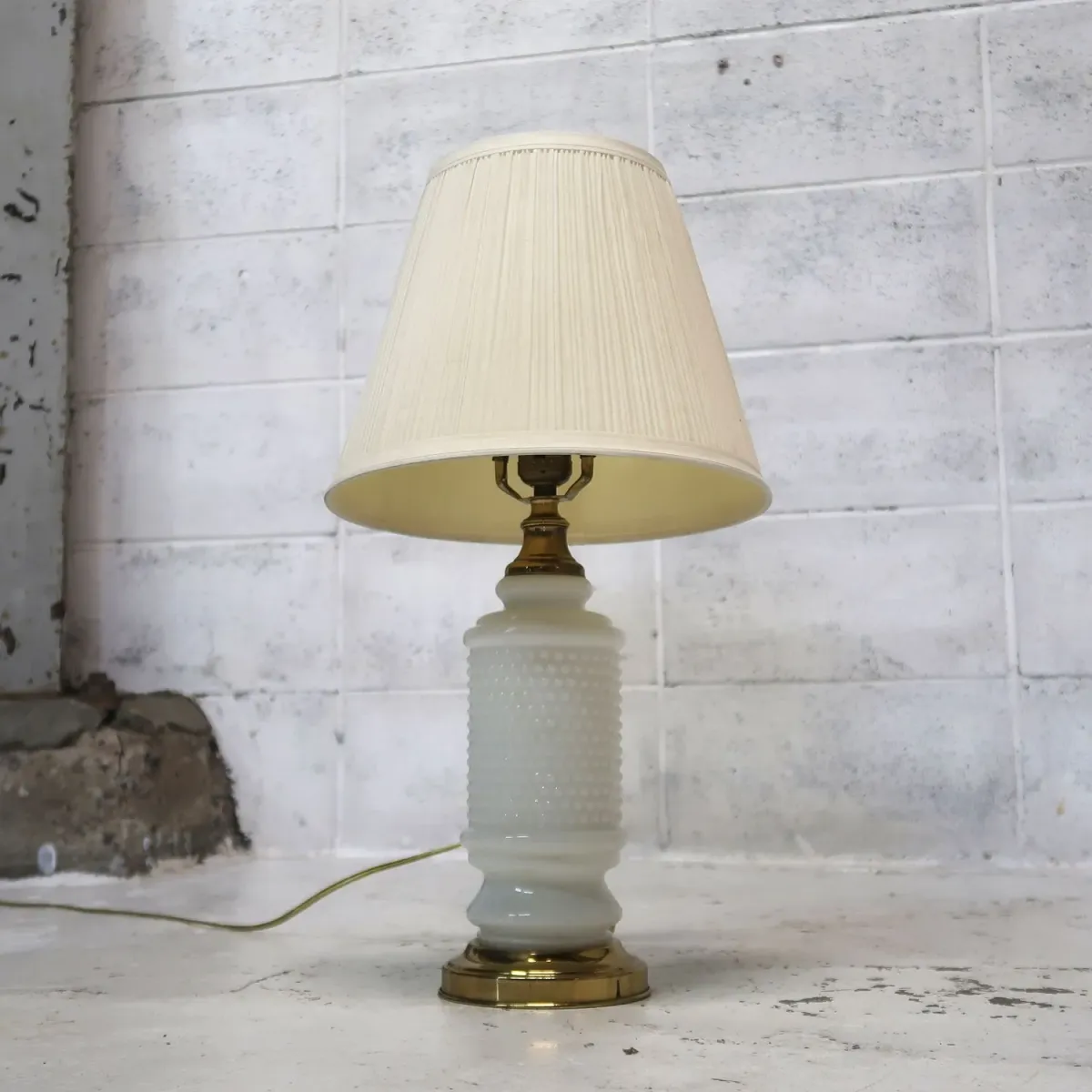 アンティーク ミルクガラス ホブネイルランプ