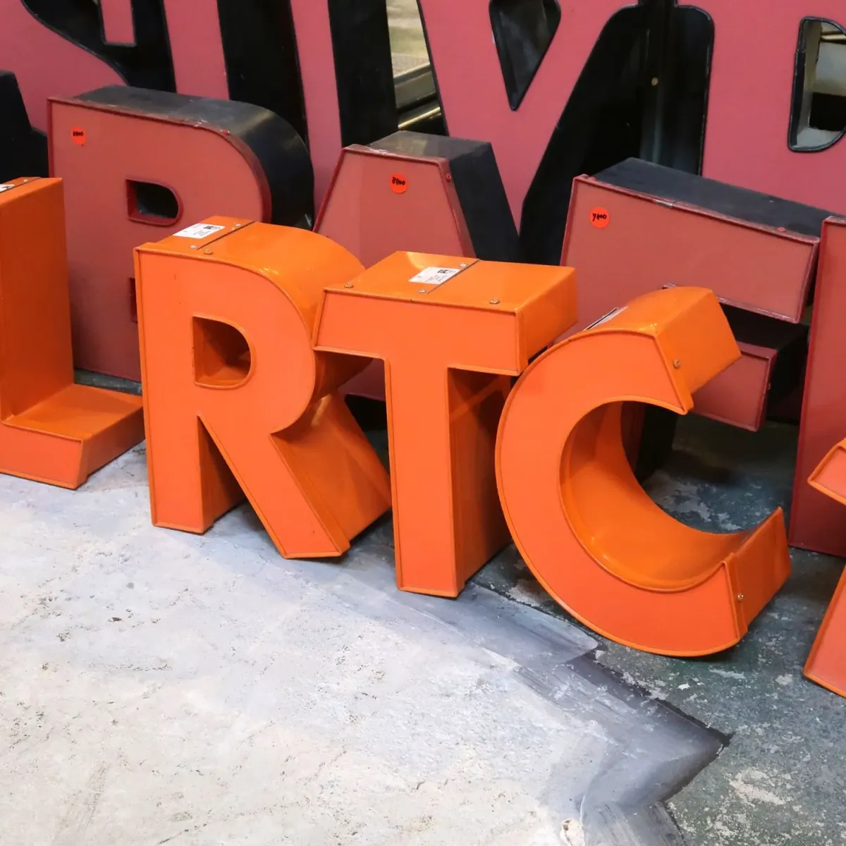 ビンテージ レターサイン C