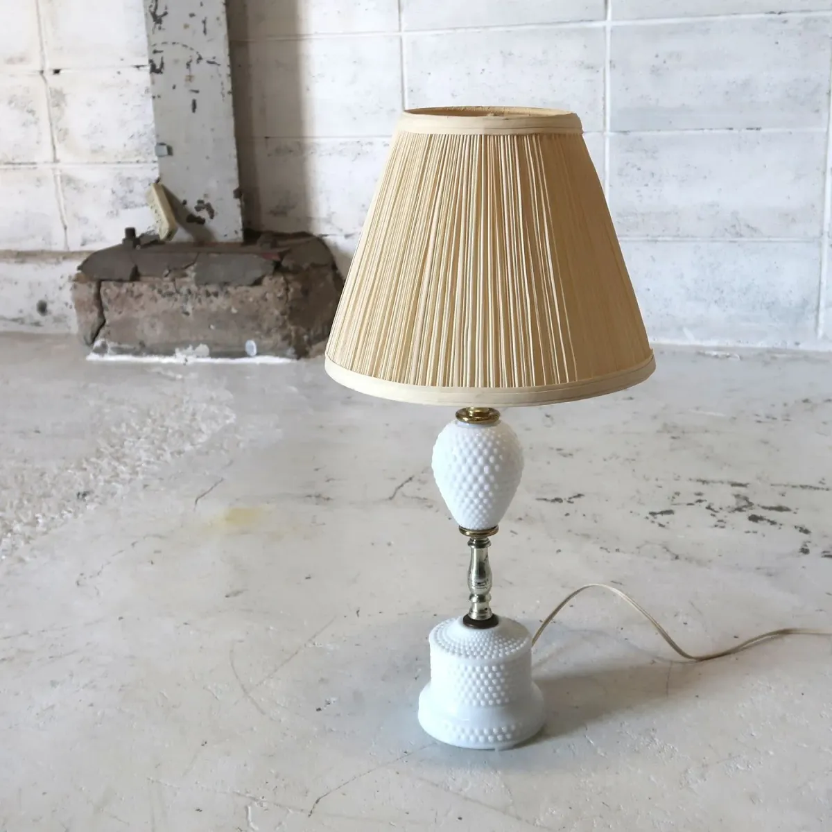 アンティーク ミルクガラス ホブネイルランプ