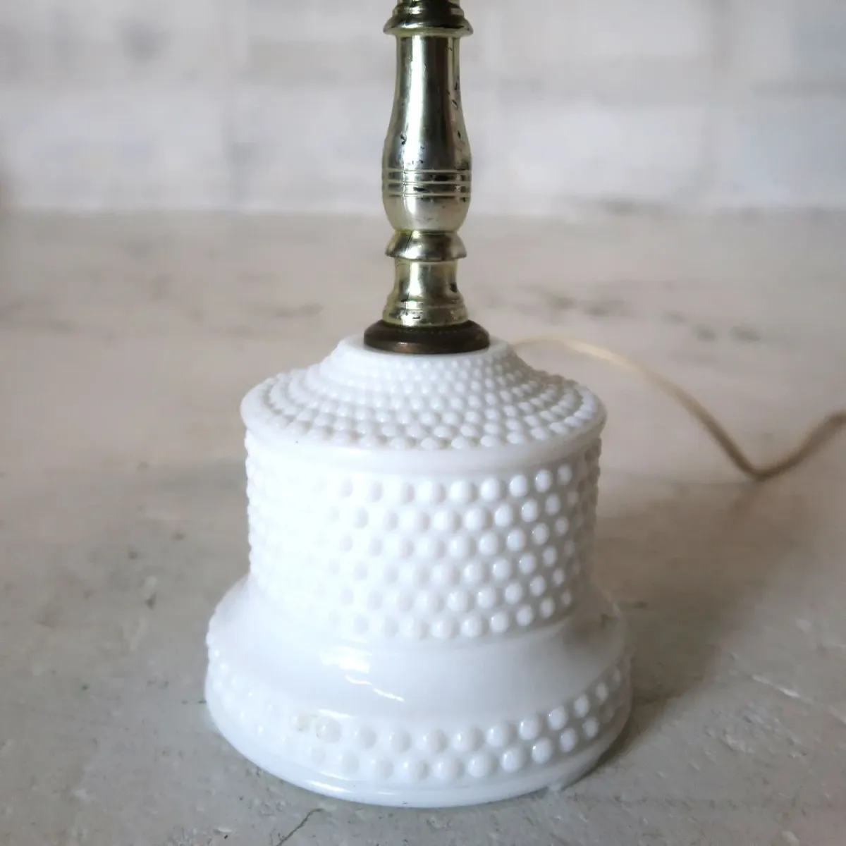 アンティーク ミルクガラス ホブネイルランプ