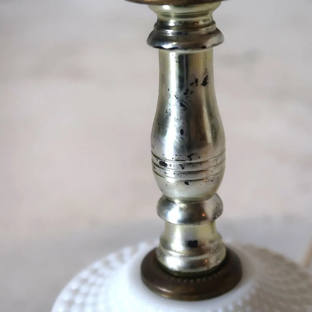 アンティーク ミルクガラス ホブネイルランプ