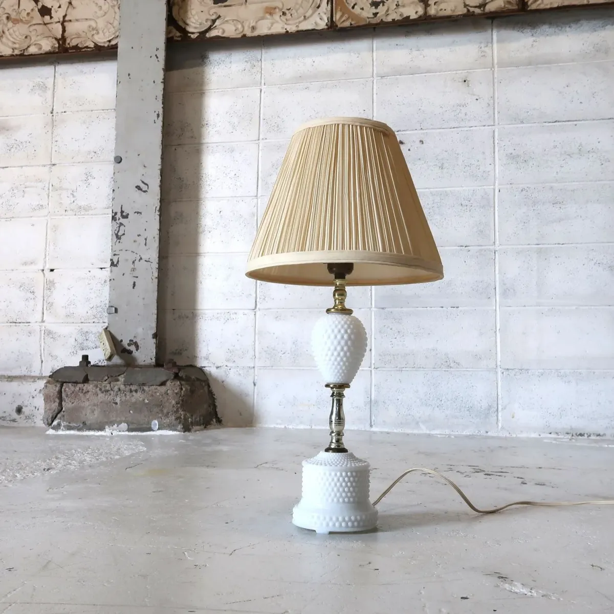 アンティーク ミルクガラス ホブネイルランプ