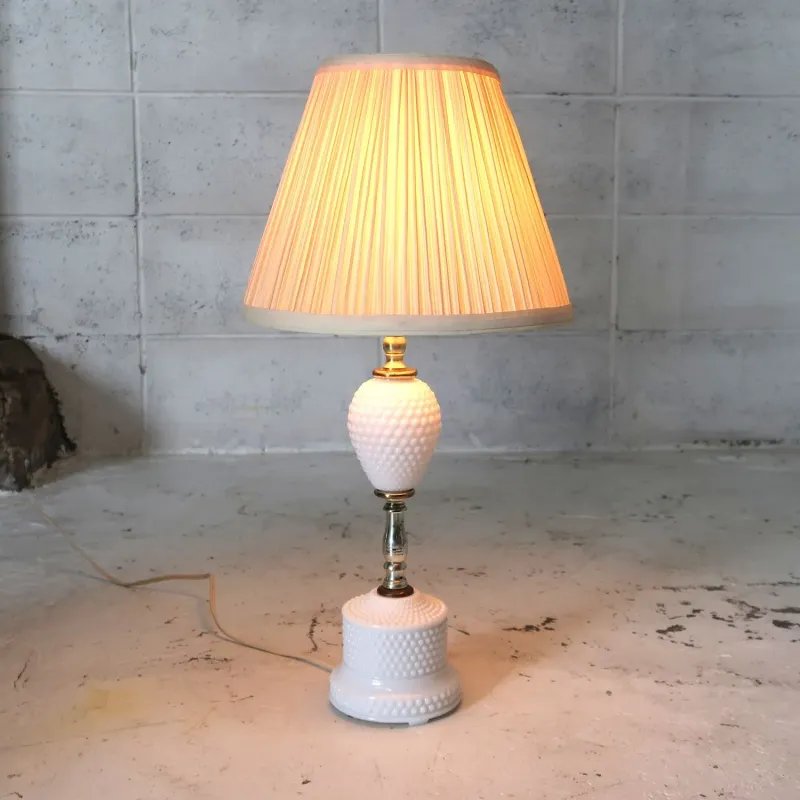 アンティーク ミルクガラス ホブネイルランプ