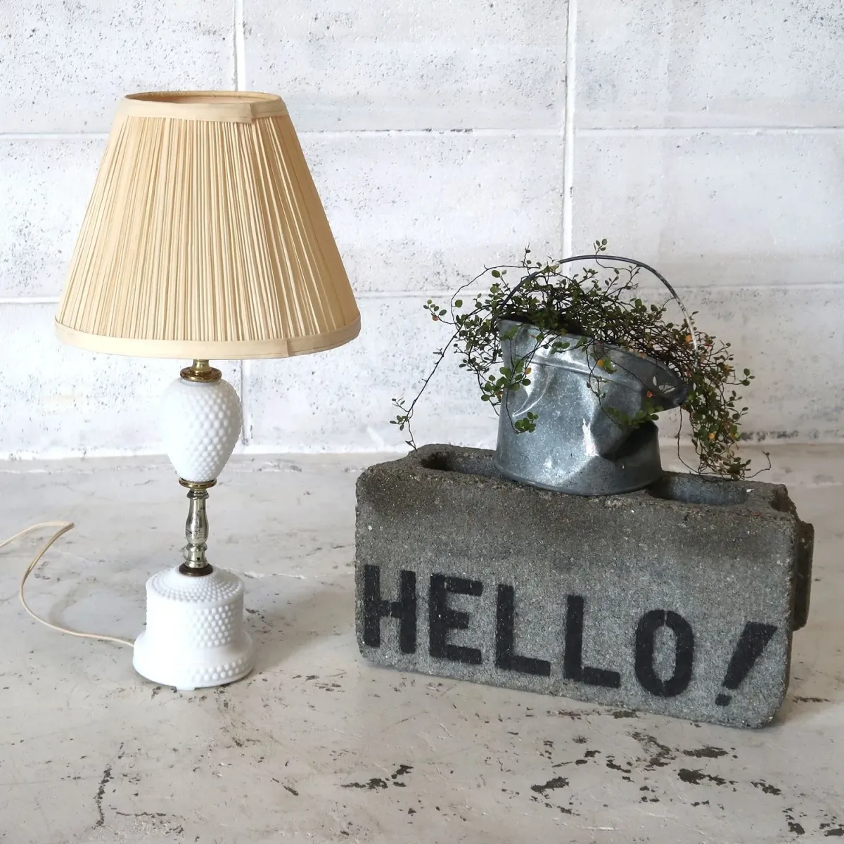 アンティーク ミルクガラス ホブネイルランプ