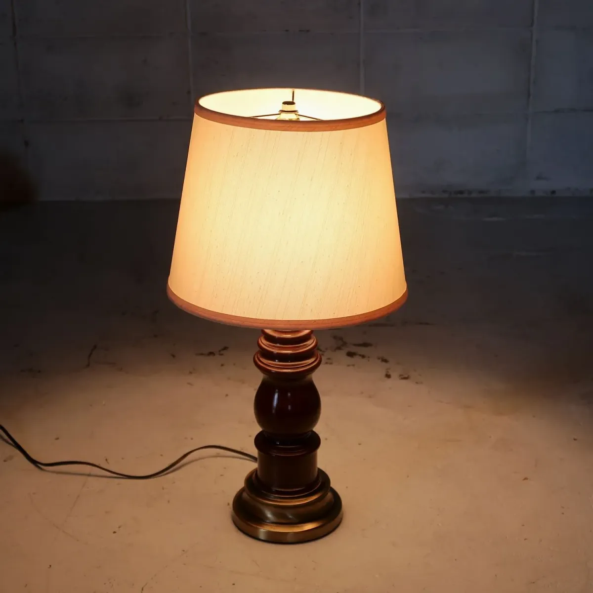 アンティーク モダンデザイン テーブルランプ