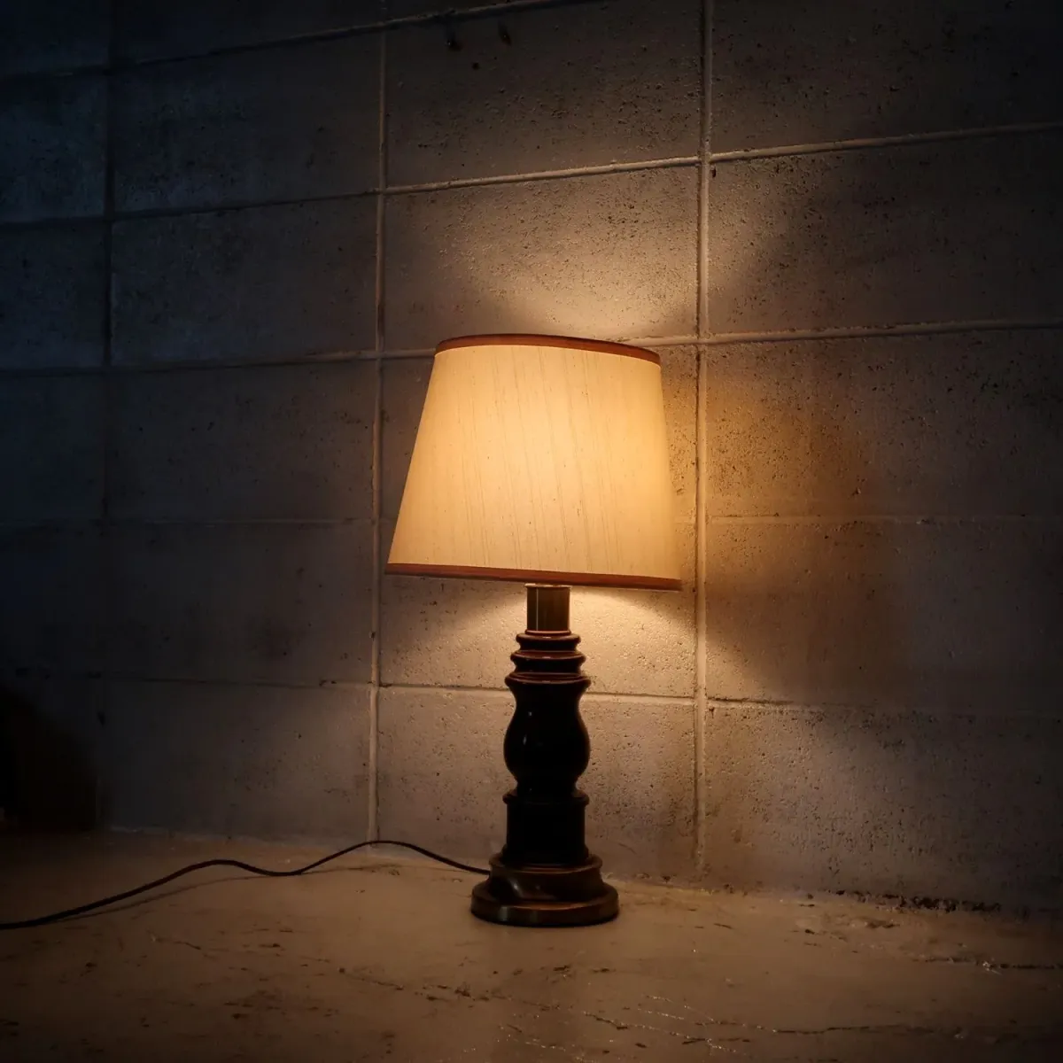 アンティーク モダンデザイン テーブルランプ