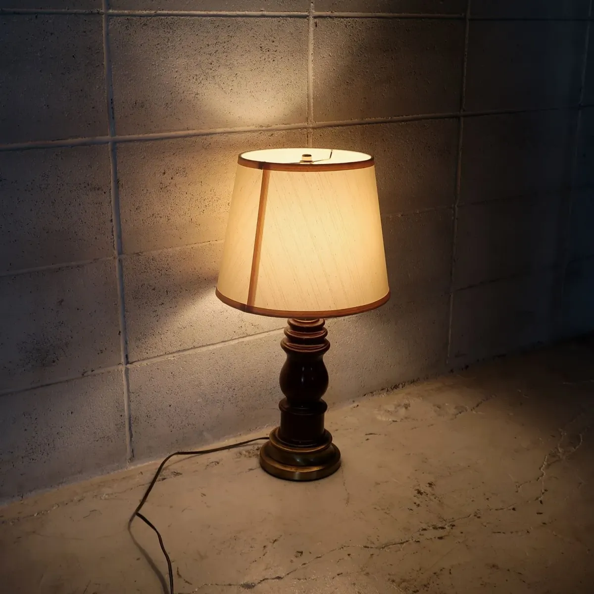 アンティーク モダンデザイン テーブルランプ