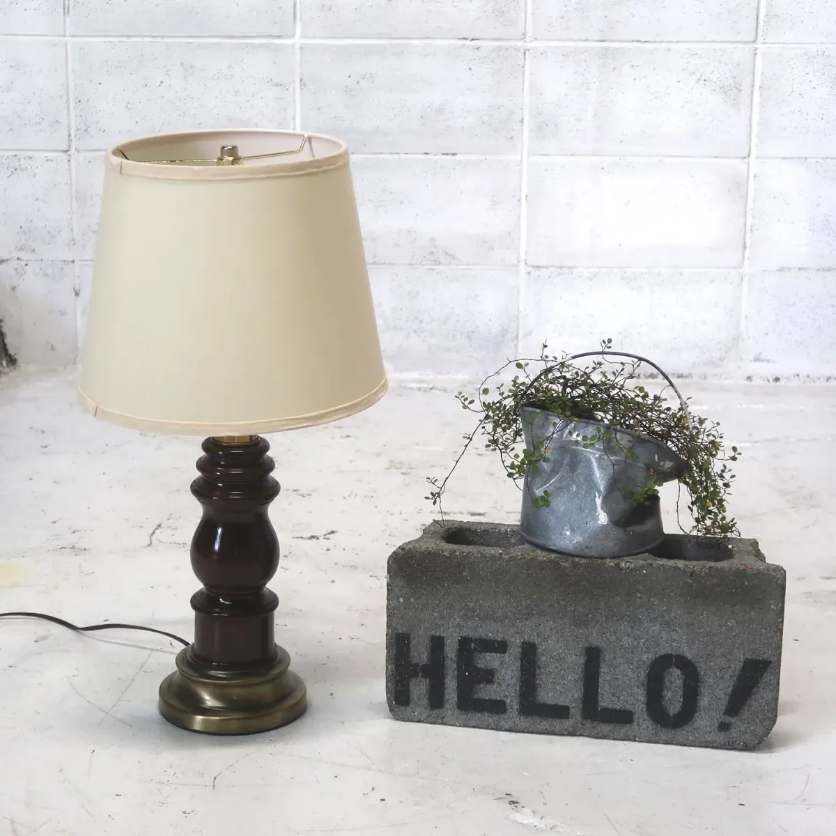 アンティーク モダンデザイン テーブルランプ