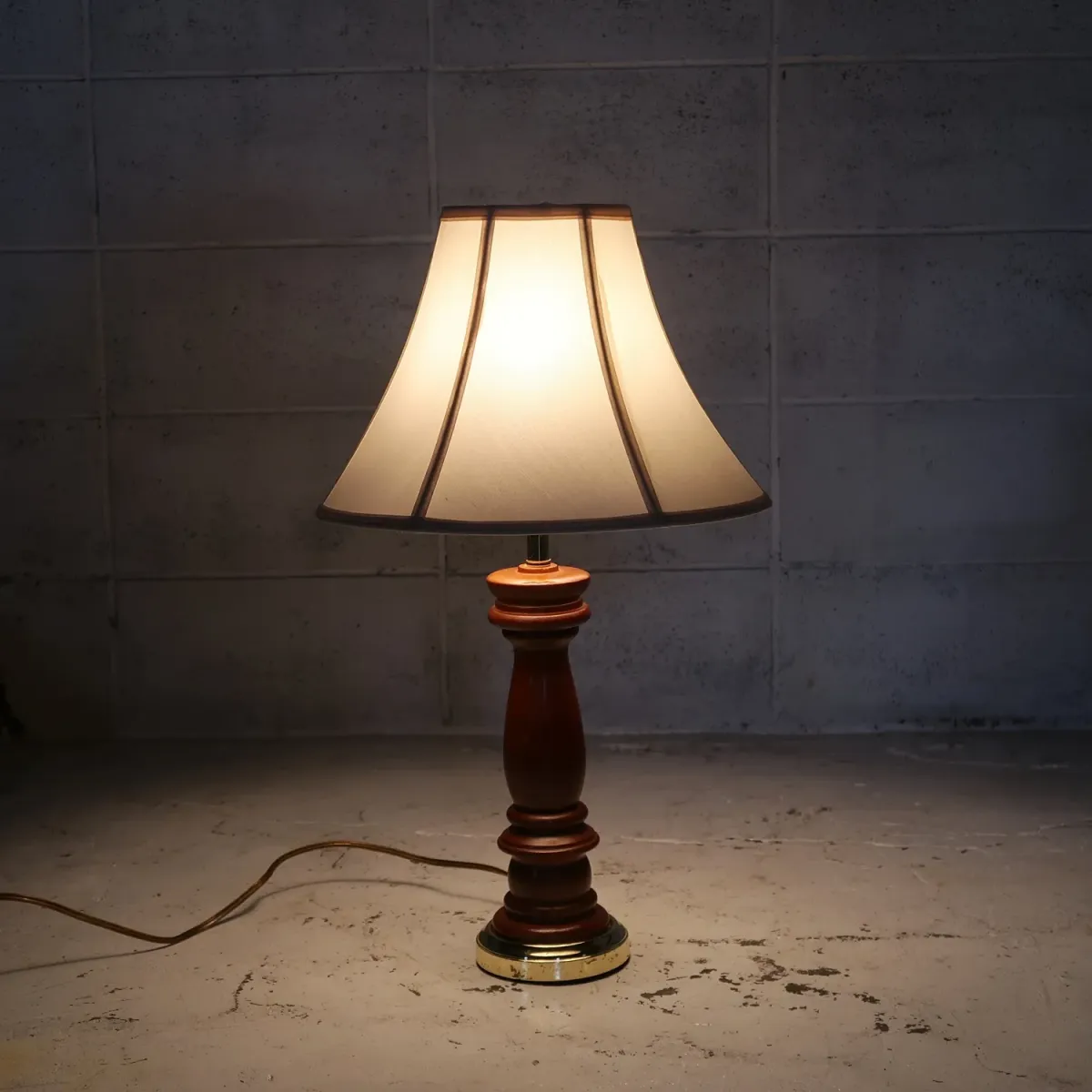 アンティーク モダンデザイン テーブルランプ