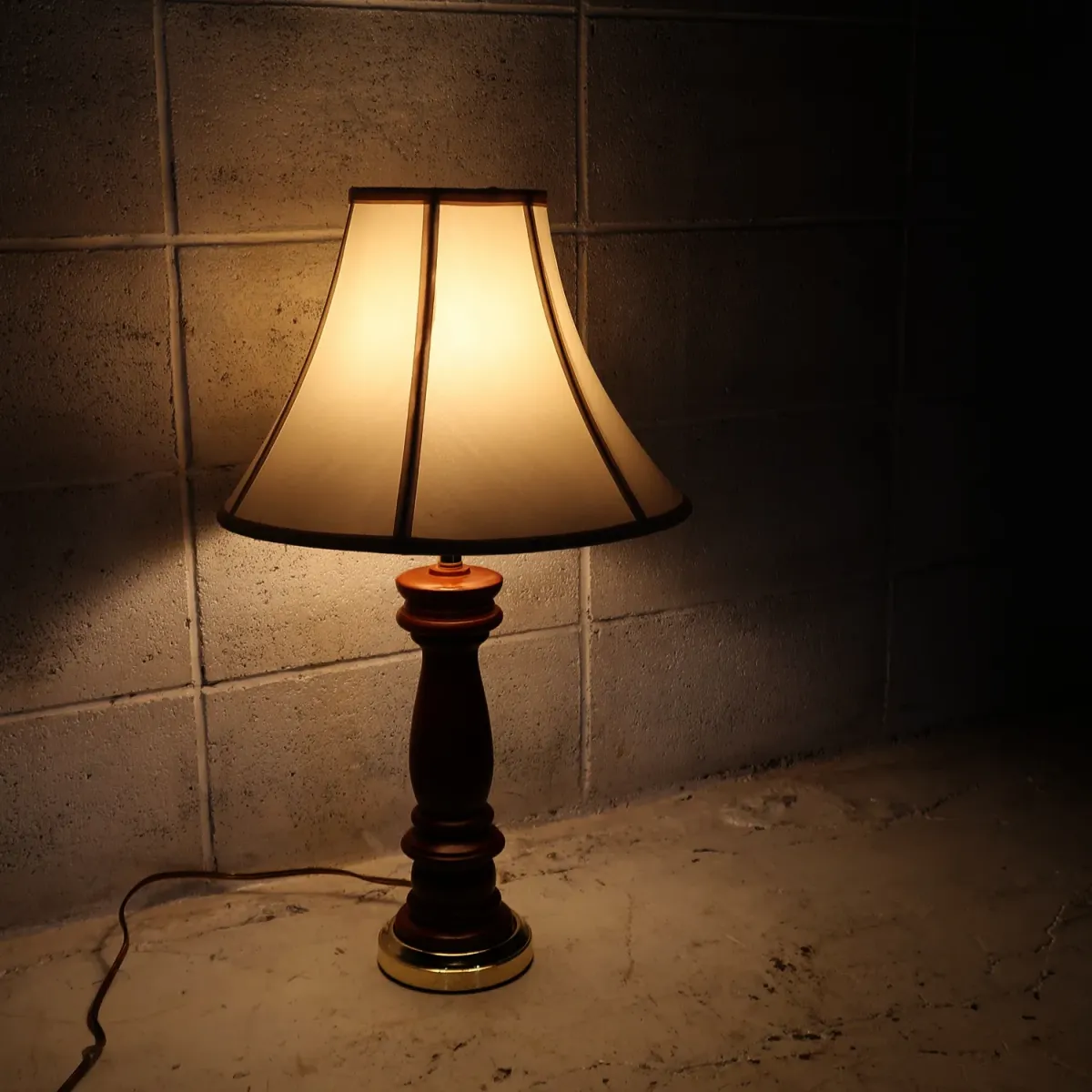 アンティーク モダンデザイン テーブルランプ