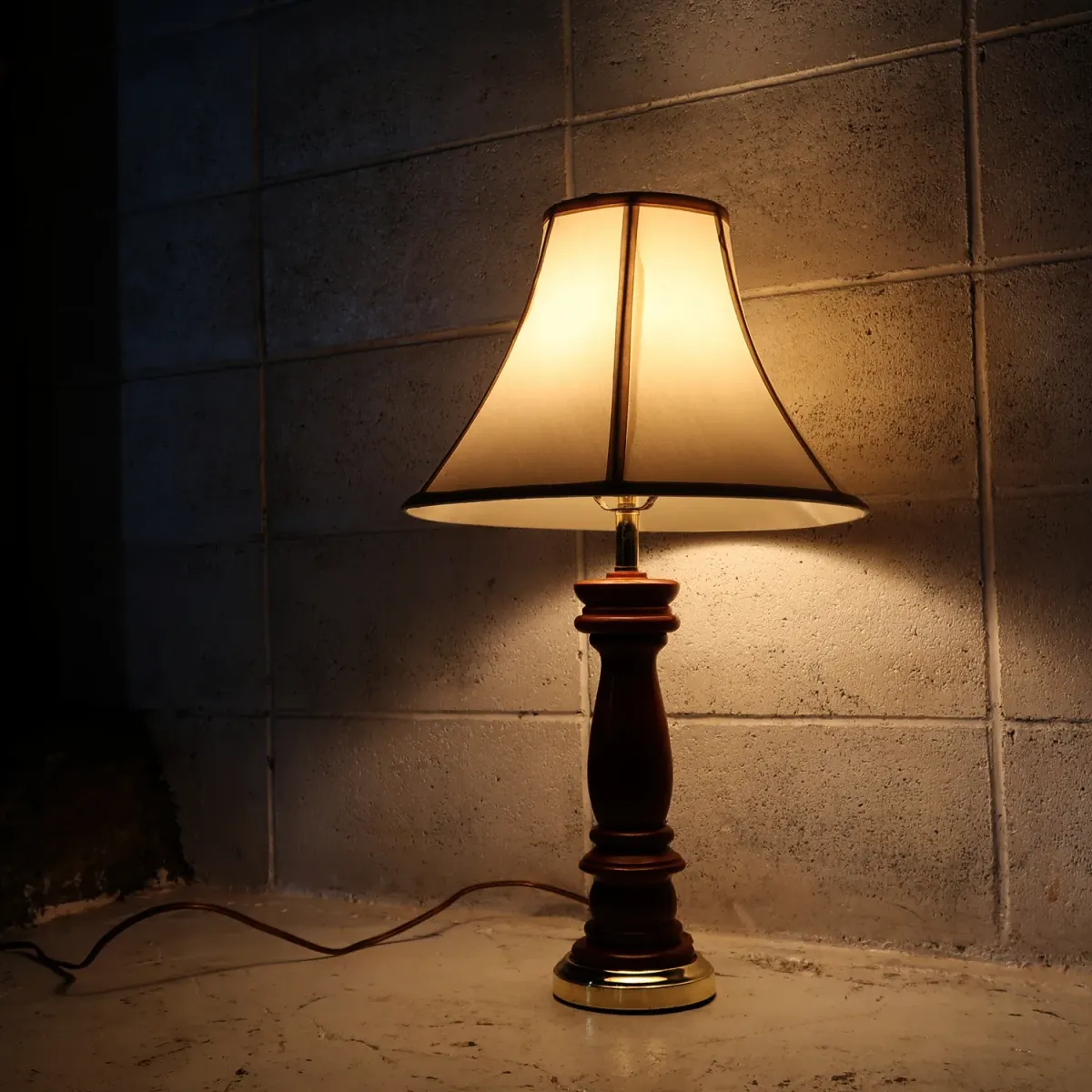 アンティーク モダンデザイン テーブルランプ