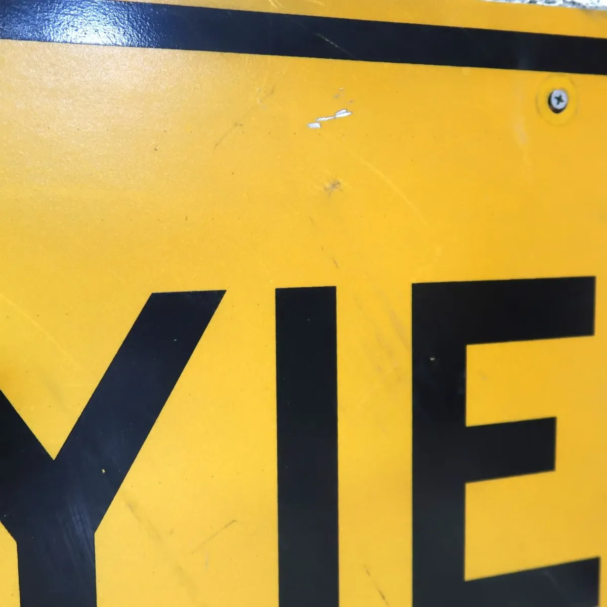 YIELD ビンテージ ロードサイン